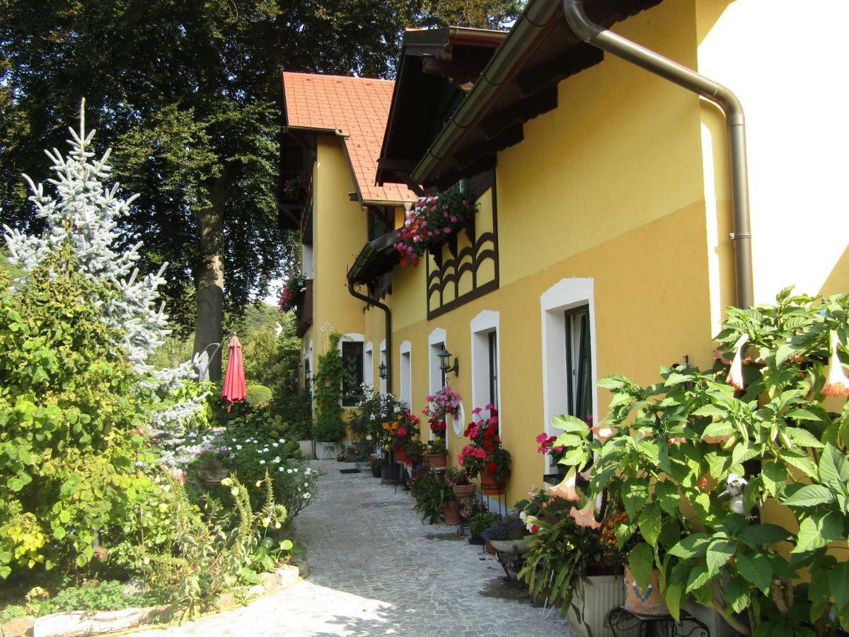 Villa Kreuthhof Appartements Klosterneuburg Exteriör bild